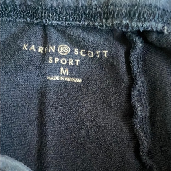 Sleek Navy Blue Capri Sweats: Comfort Meets Style 👖💙 Medium - Picture 6 of 9